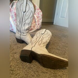 Idyllwind distressed cowboy boots